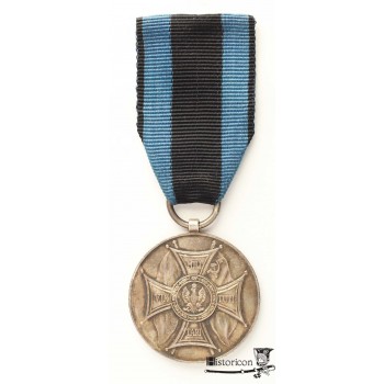 Srebrny Medal „Zasłużonym na Polu Chwały” z inskrypcją „LENINO” oraz datą bitwy