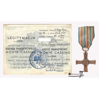 Krzyż Monte Cassino z dokumentem nadania