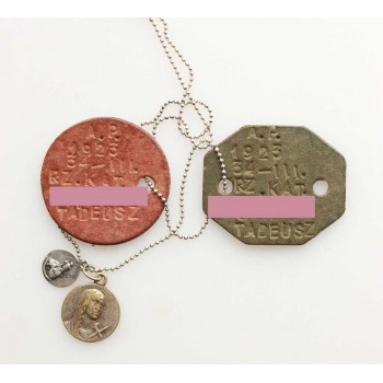 Zestaw nieśmiertelników z II Korpusu Polskiego