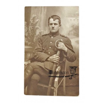 Zdjęcie st. szeregowego z szablą