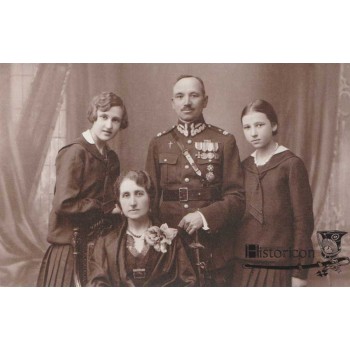 Zdjęcie majora z 23 Pułku Ułanów wraz z rodziną.