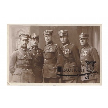 Grupa oficerów WP odznaczonych krzyżami VM oraz KW,