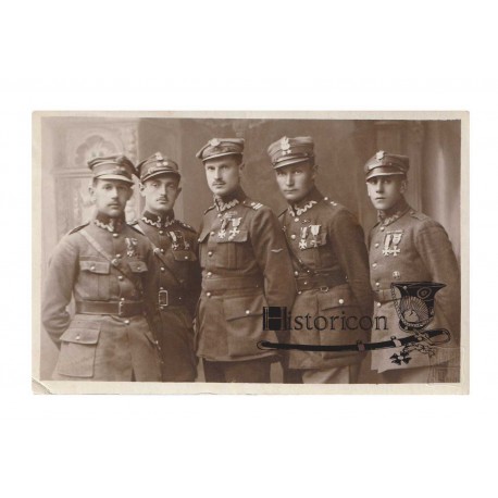 Grupa oficerów WP odznaczonych krzyżami VM oraz KW,