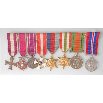 Zestaw ośmiu miniatur po kapelanie Władysławie Słomińskim