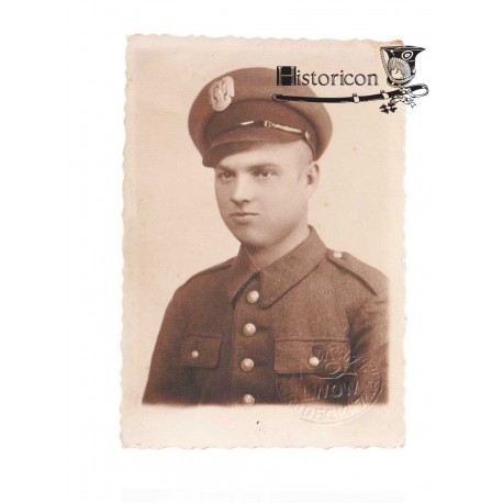 Szeregowiec wojsk lotniczych w mundurze wz. 36