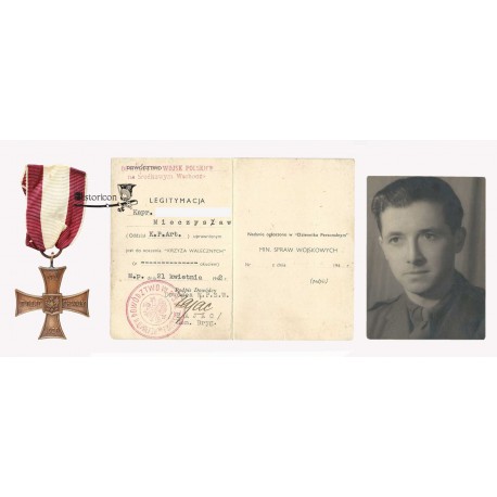 Krzyż Walecznych z dokumentem nadany za walki w Tobruku
