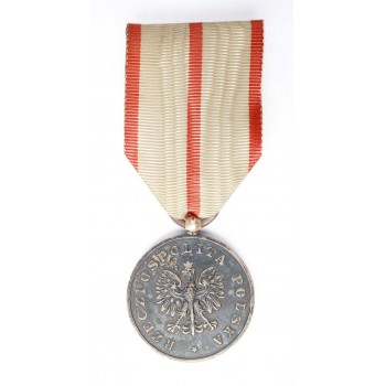 Medal „ZA RATOWANIE GINĄCYCH”